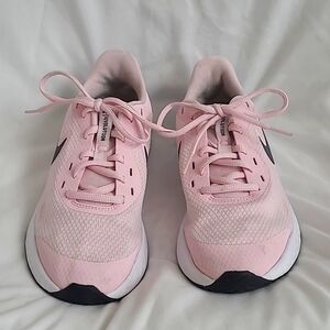 Nike women's Revolution running shoes sz 8